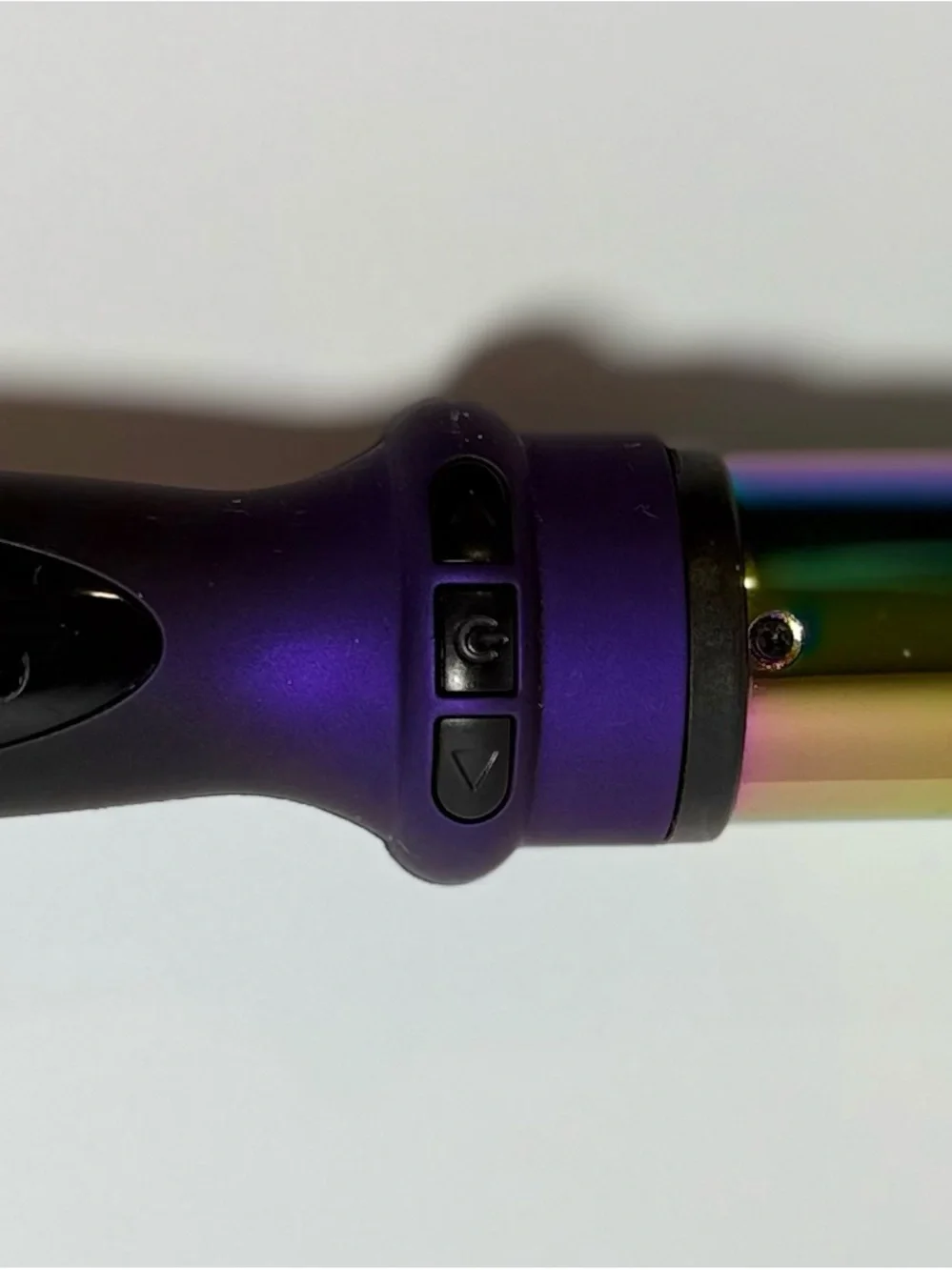 BELLAMI Iridescent Rainbow Barrel Curling Wand with Purple Handle